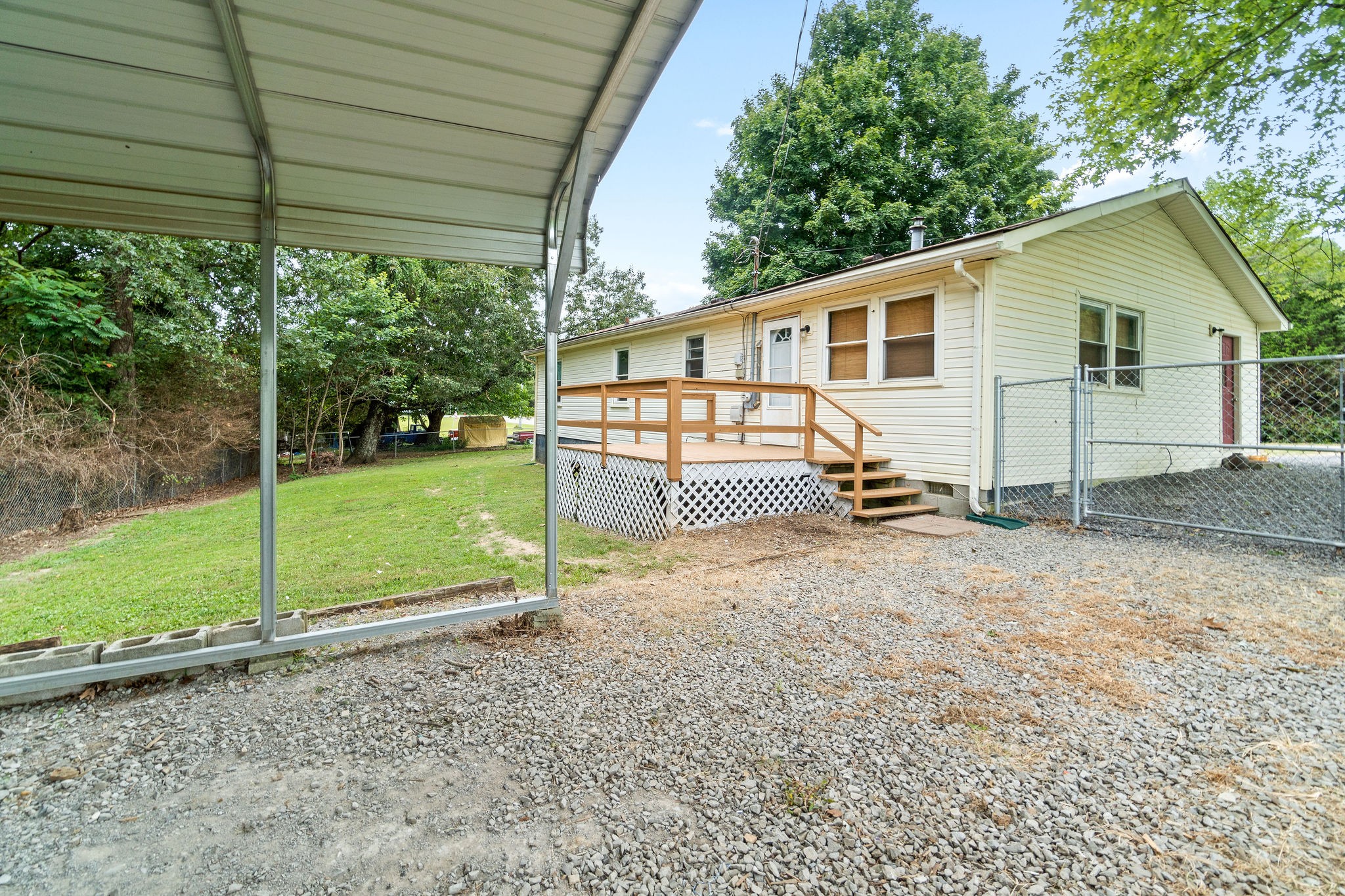 660 Palmyra Road Clarksville, TN 37040 - Photo 28 of 33 a view of a house with backyard and sitting area