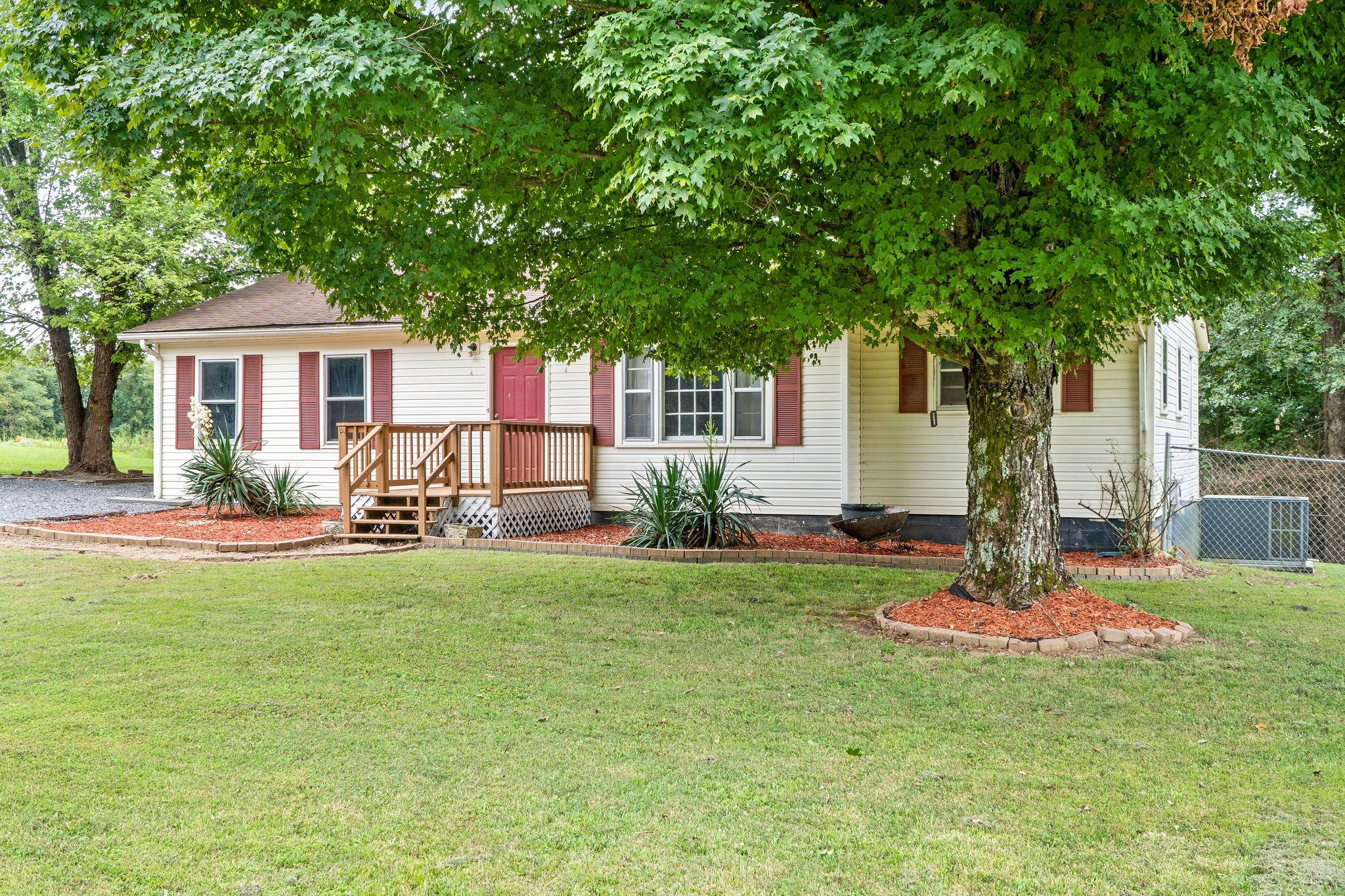 660 Palmyra Road Clarksville, TN 37040 - Photo 4 of 33 a view of a house with backyard porch and sitting area