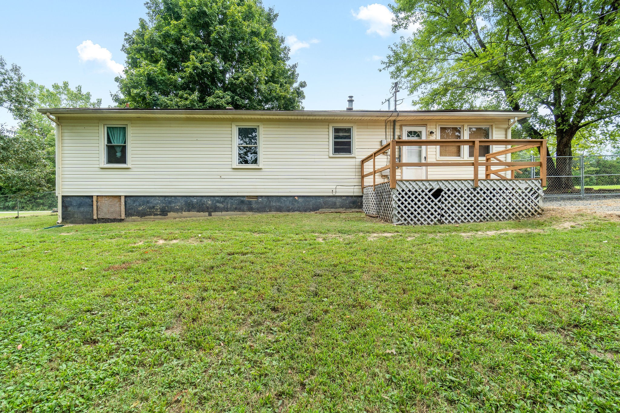 660 Palmyra Road Clarksville, TN 37040 - Photo 32 of 33 a front view of house with yard and outdoor seating