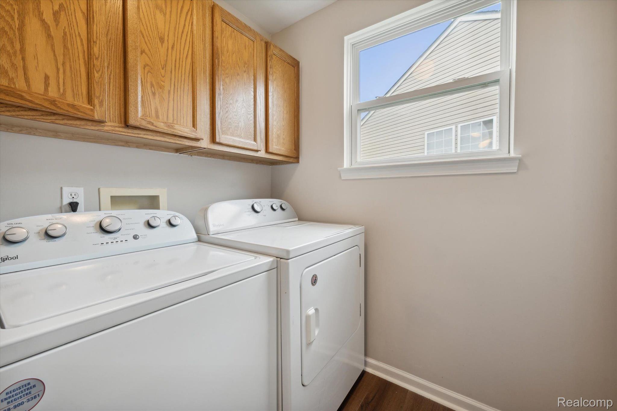 964 Callaway Court Howell, MI 48843 - Photo 20 of 44 Entry level laundry room