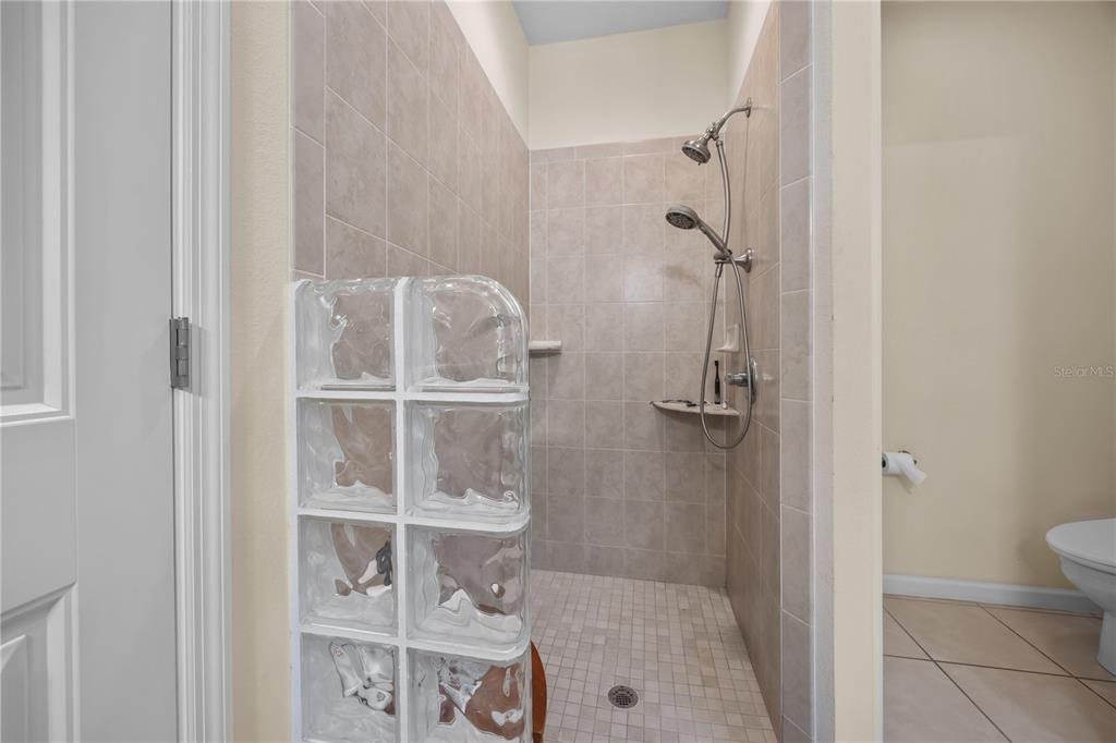 15527 194th Place O'Brien, FL 32071 - Photo 22 of 40 a bathroom with a shower