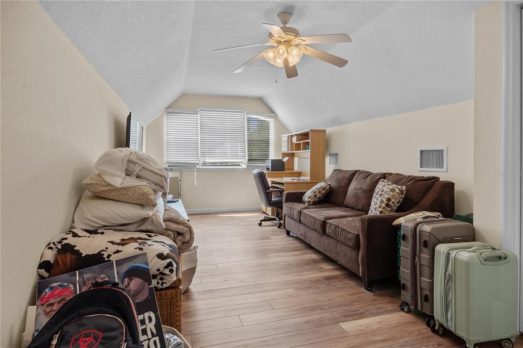 15527 194th Place O'Brien, FL 32071 - Photo 23 of 40 a living room with furniture and a flat screen tv