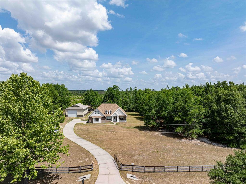 15527 194th Place O'Brien, FL 32071 - Photo 39 of 40 a view of a outdoor space