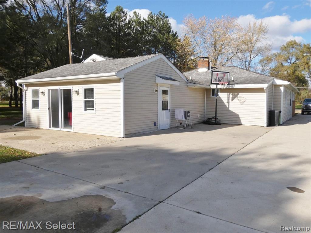 3354 East Pierson Road Flint, MI 48506 - Photo 4 of 23