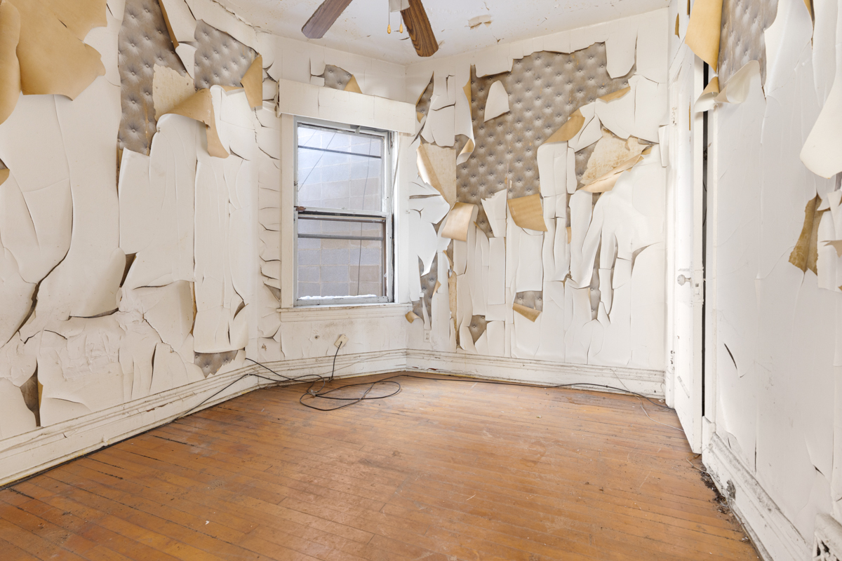 1457 West Marquette Road Chicago, IL 60636 - Photo 7 of 26 a view of a walk in closet