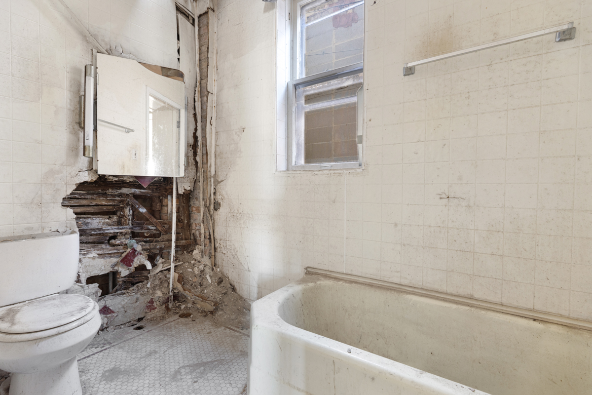 1457 West Marquette Road Chicago, IL 60636 - Photo 8 of 26 a bathroom with a granite countertop bathtub sink mirror and toilet