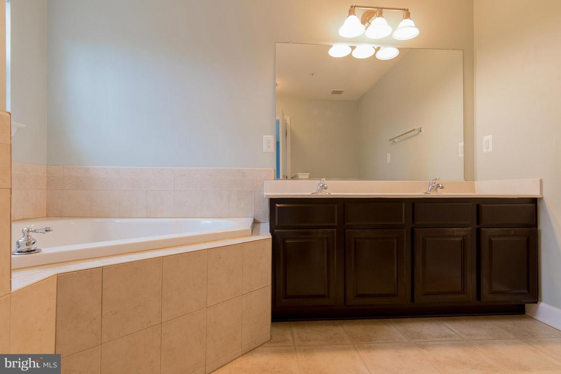 1419 Middletown Road Annapolis, MD 21409 - Photo 17 of 30 Bath (Master)