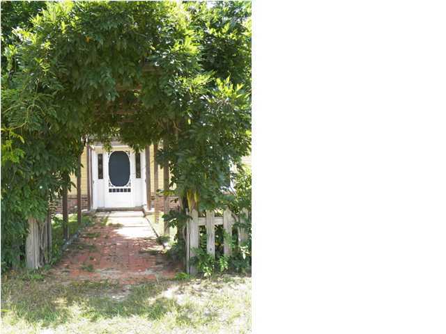 1490 Richardson Road DeFuniak Springs, FL 32433 - Photo 18 of 29 a front view of a house with a garden