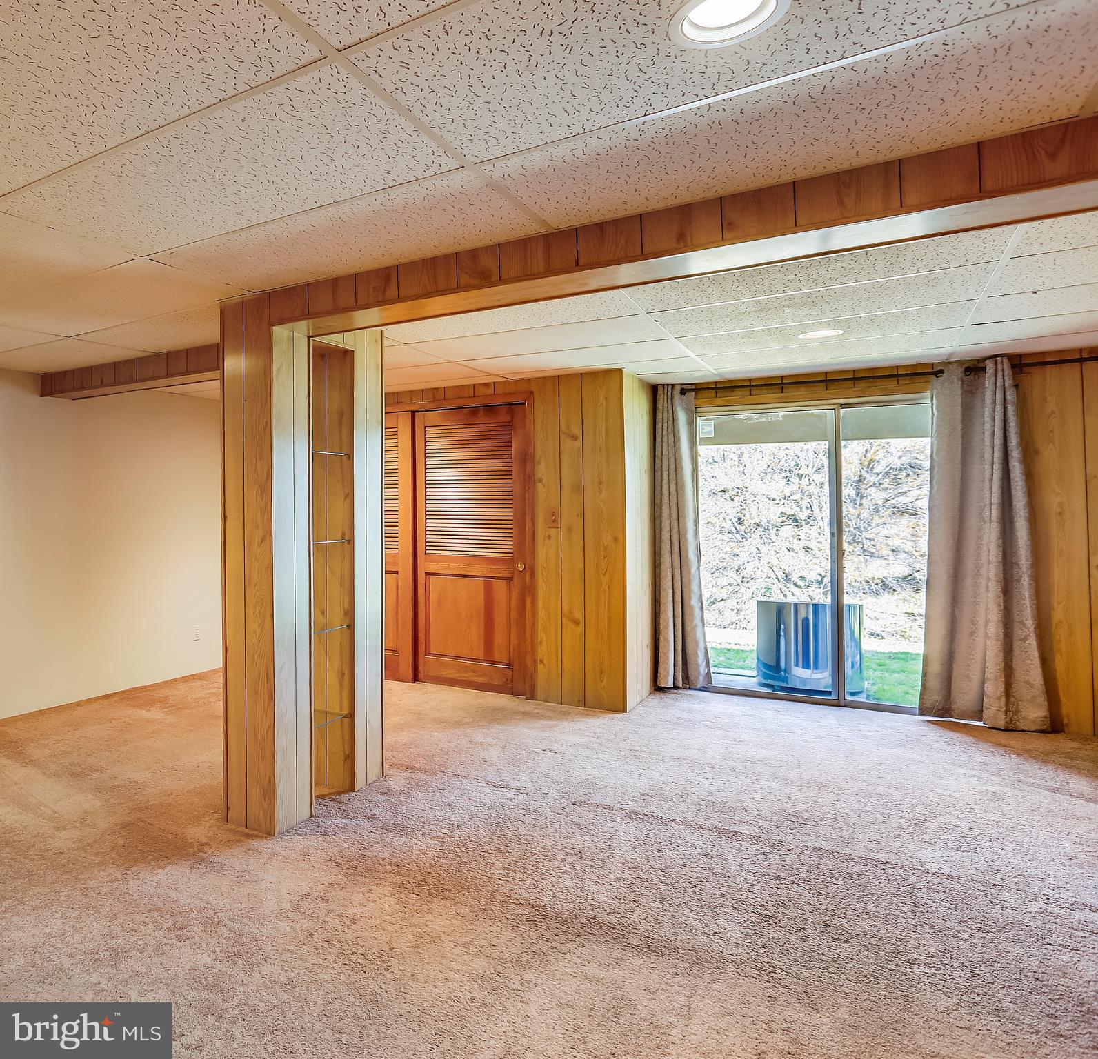 19533 Transhire Road Gaithersburg, MD 20886 - Photo 17 of 31 Rec room with level walkout