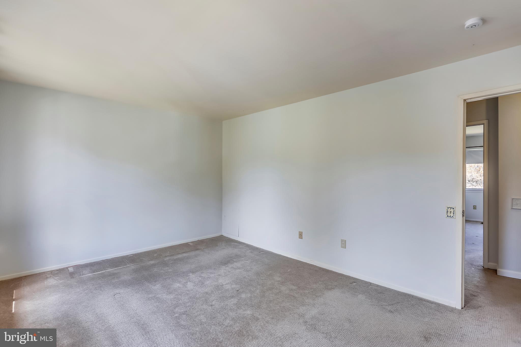 19533 Transhire Road Gaithersburg, MD 20886 - Photo 20 of 31 Angle 2 master bedroom