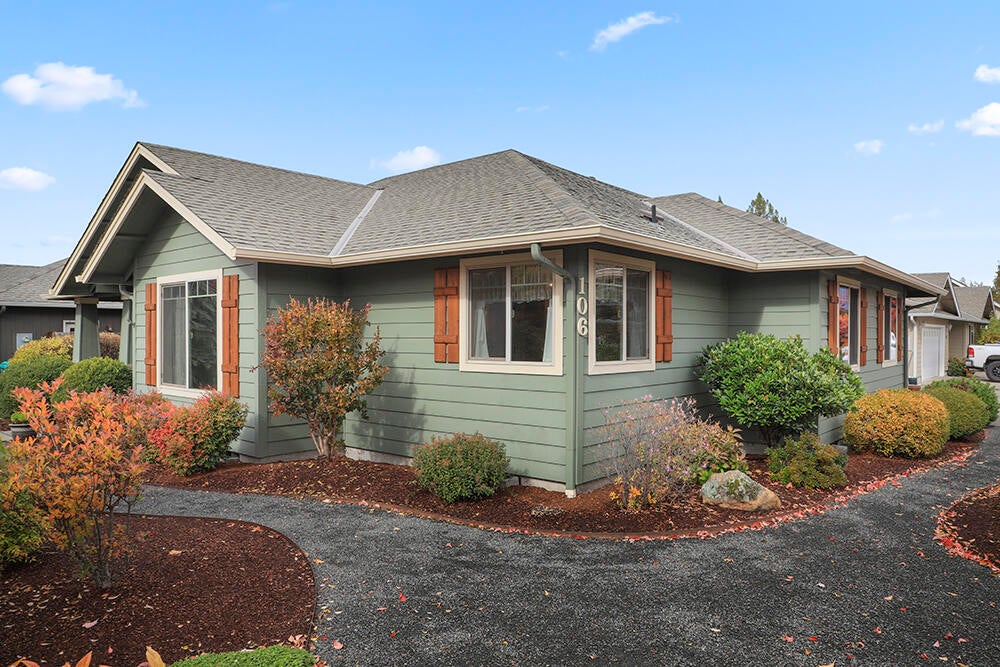 106 Southeast Yorktown Road Grants Pass, OR 97527 - Photo 31 of 36 32