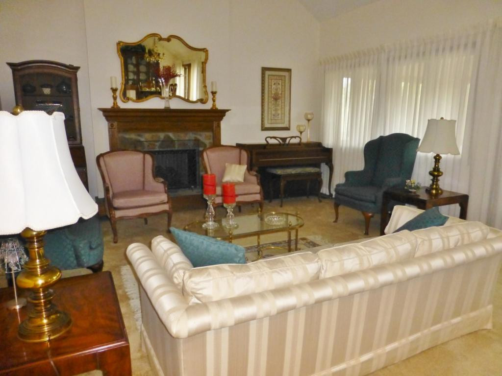 170 Columbine Road Kingsport, TN 37660 - Photo 3 of 31 Living Room