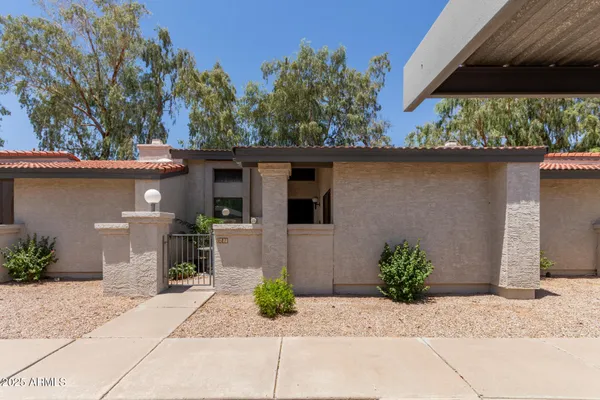 $319,999 | 1718 South Longmore, Unit 67, Mesa, AZ 85202