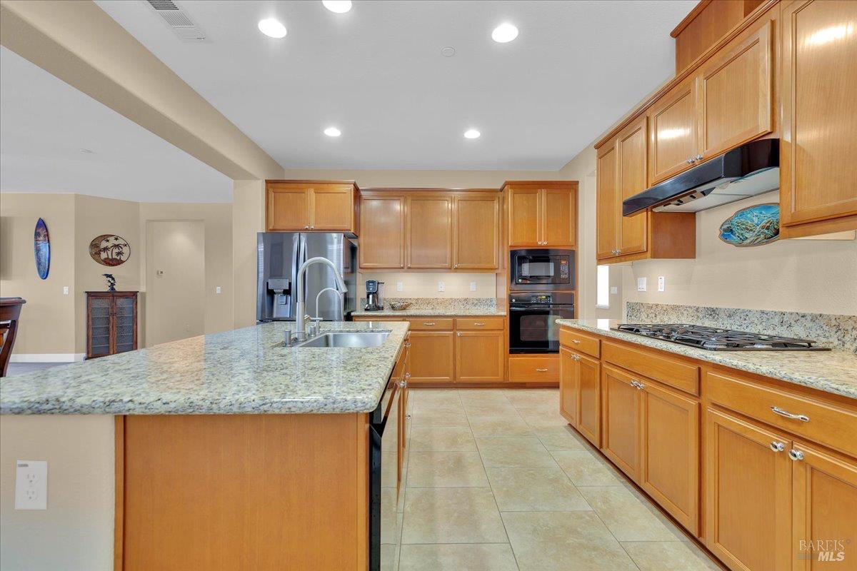 331 Frisbie Circle Vacaville, CA 95688 - Photo 16 of 93