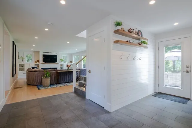 a view of an entryway with a livingroom