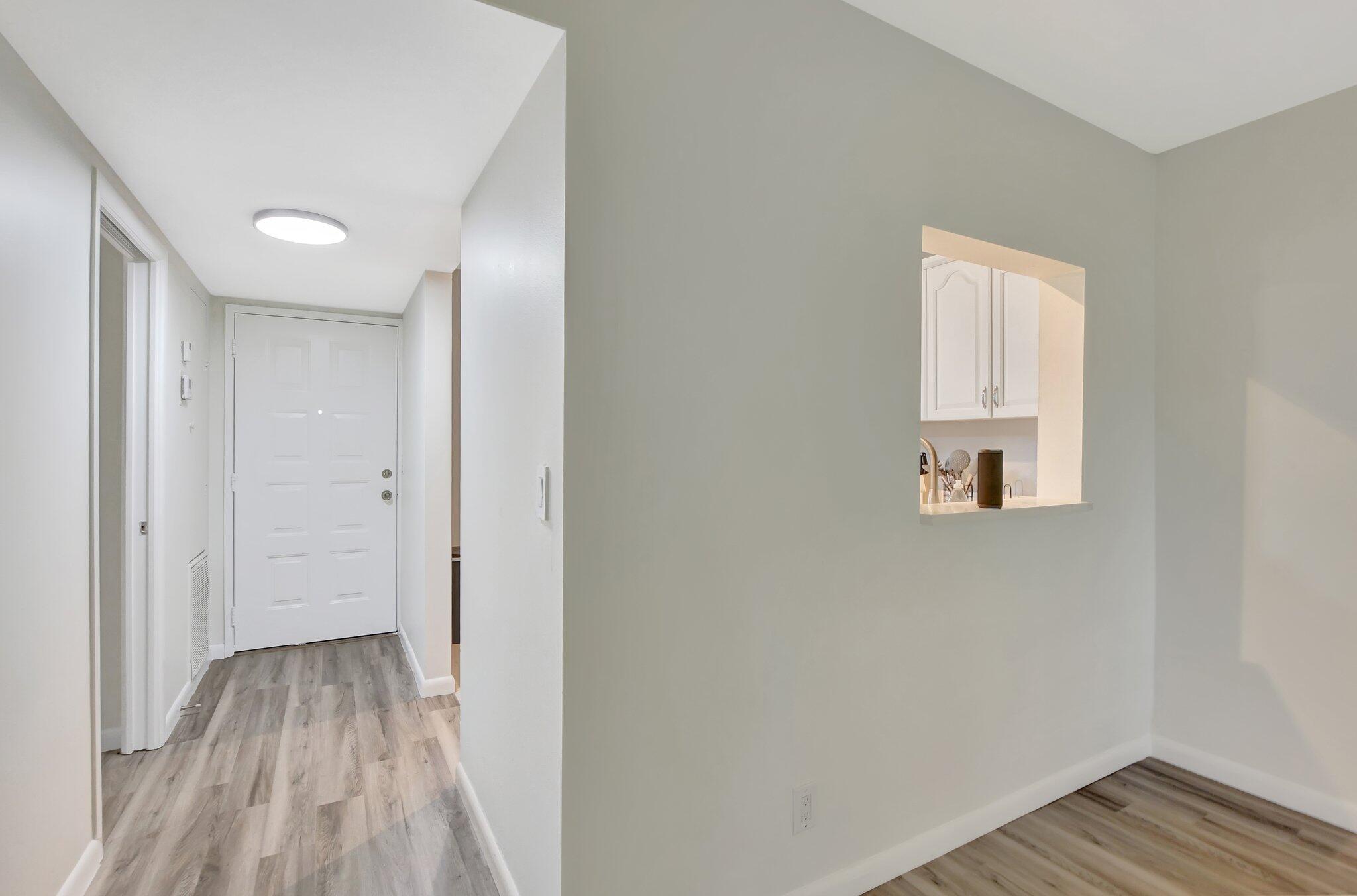 6660 Somerset Drive, Unit 102 Boca Raton, FL 33433 - Photo 19 of 32 Foyer