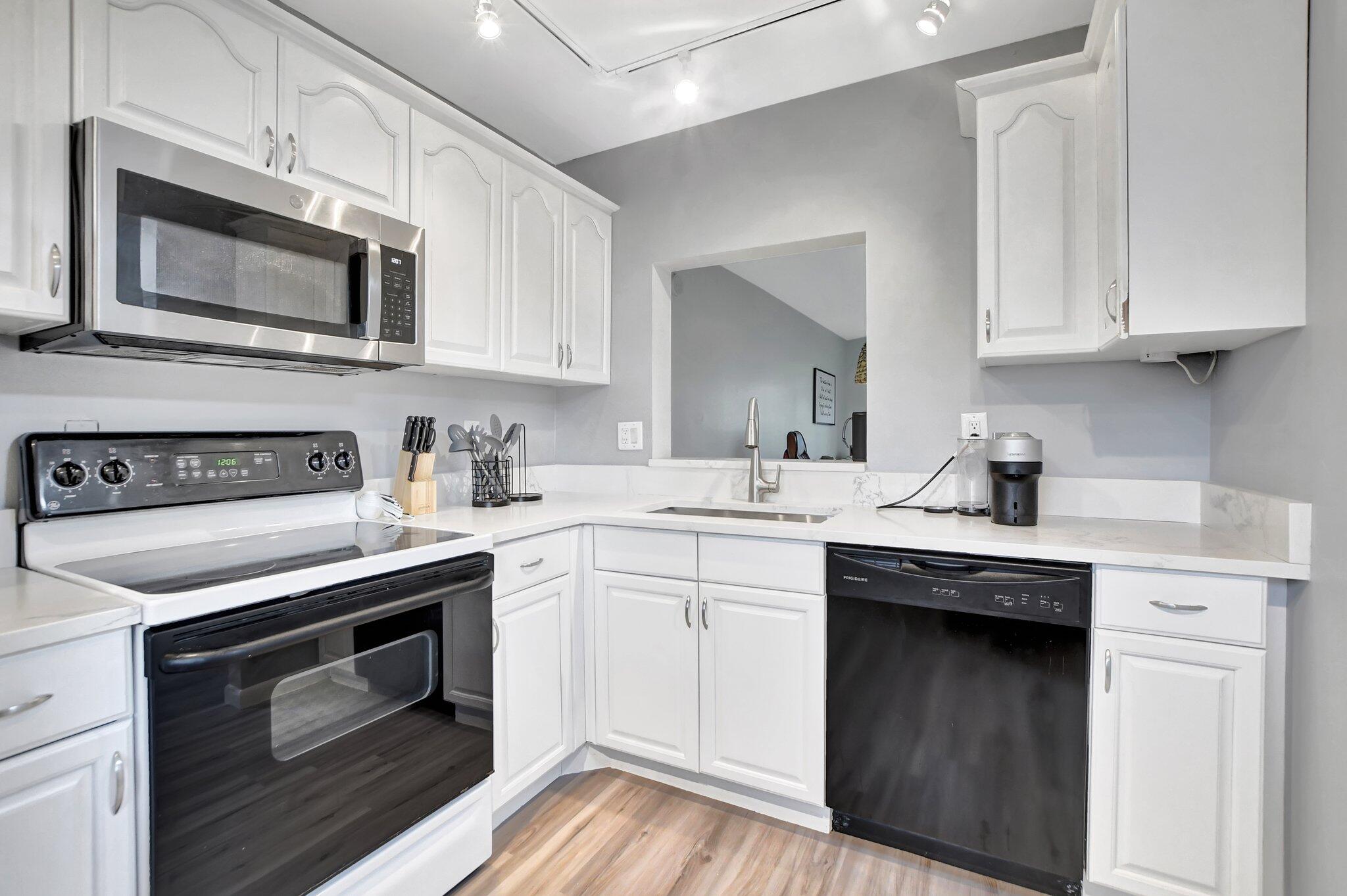 6660 Somerset Drive, Unit 102 Boca Raton, FL 33433 - Photo 2 of 32 10-web-or-mls-DSC_0231