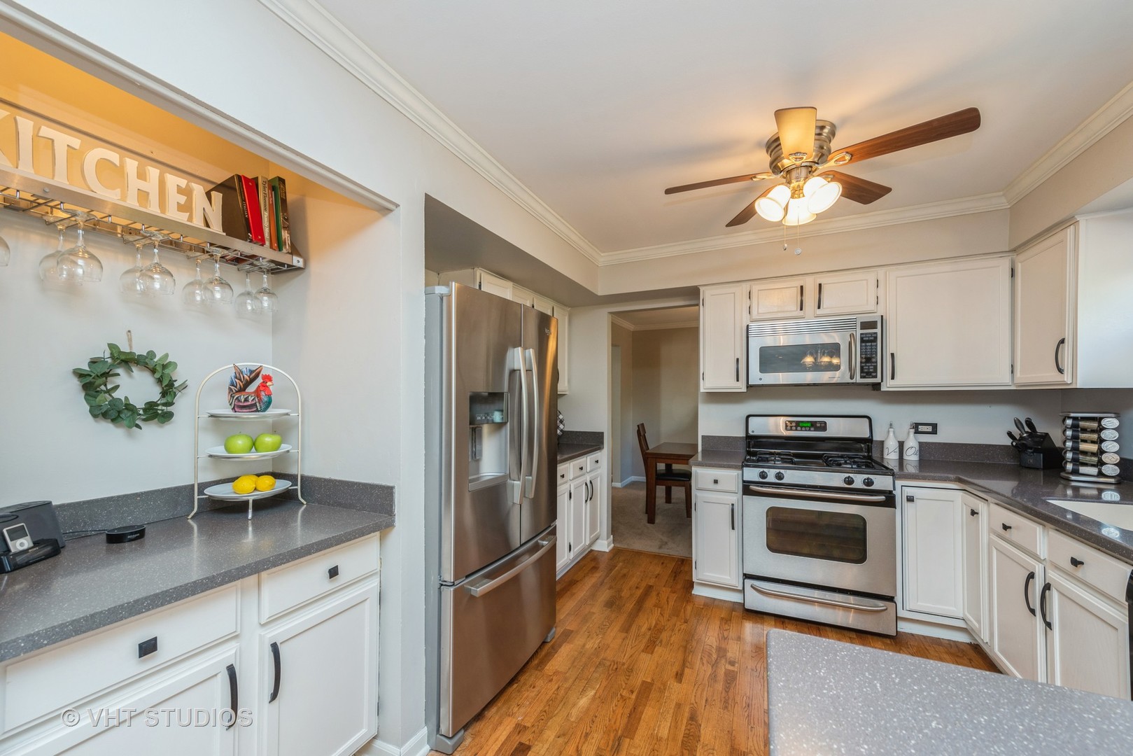 705 Hunters Way Fox River Grove, IL 60021 - Photo 3 of 17