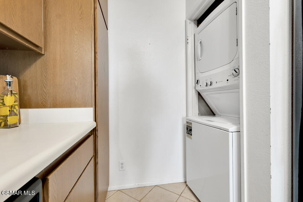 2327 Archwood Lane, Unit 124 Simi Valley, CA 93063 - Photo 17 of 37 2327 Archwood Ln 234 KITCHEN (3)