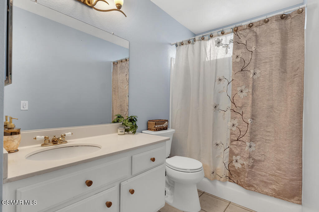 2327 Archwood Lane, Unit 124 Simi Valley, CA 93063 - Photo 22 of 37 2327 Archwood Ln 234 BATHROOM (2)