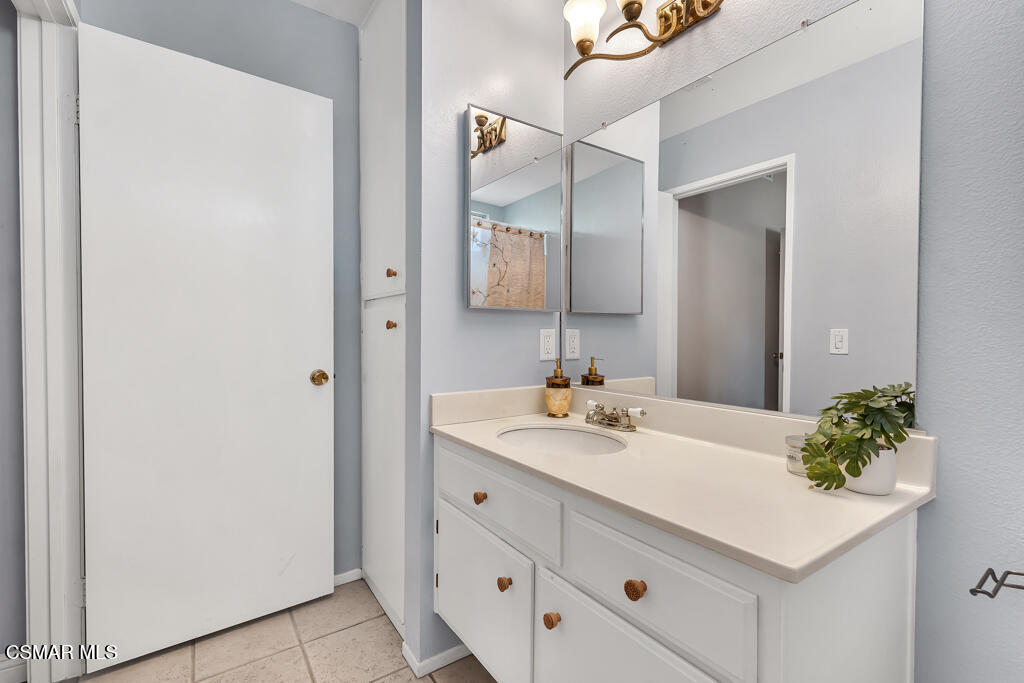 2327 Archwood Lane, Unit 124 Simi Valley, CA 93063 - Photo 23 of 37 2327 Archwood Ln 234 BATHROOM (3)