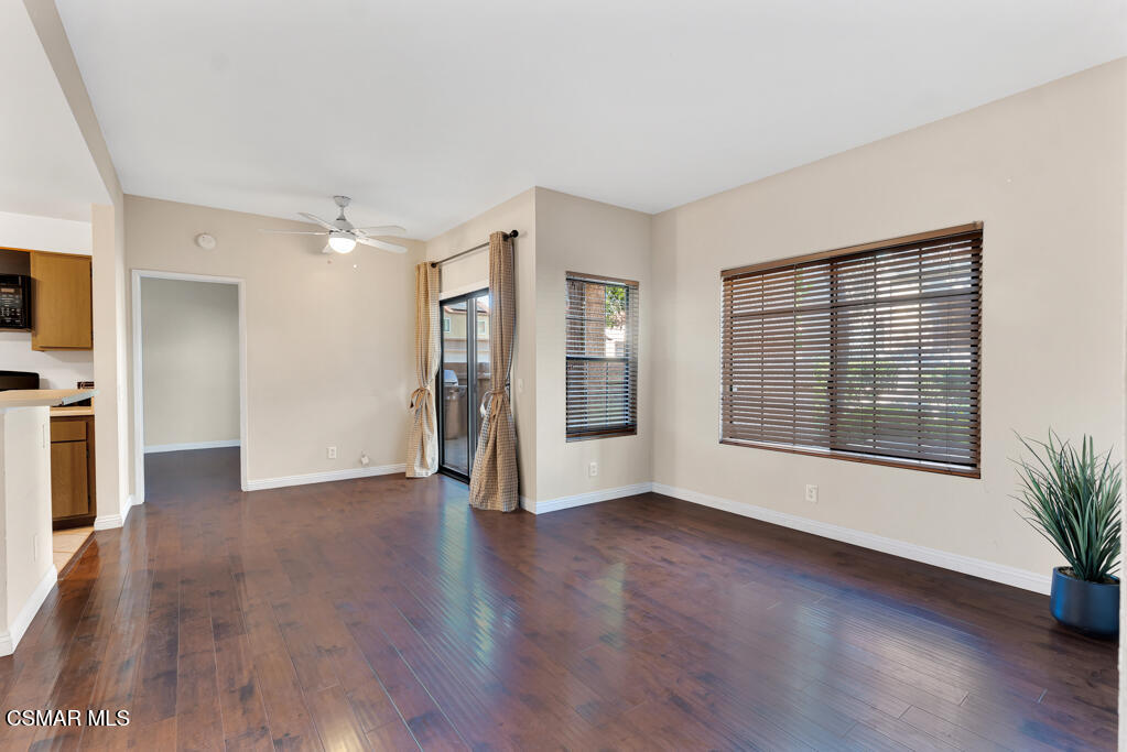 2327 Archwood Lane, Unit 124 Simi Valley, CA 93063 - Photo 5 of 37 2327 Archwood Ln 234 LIVING (2)