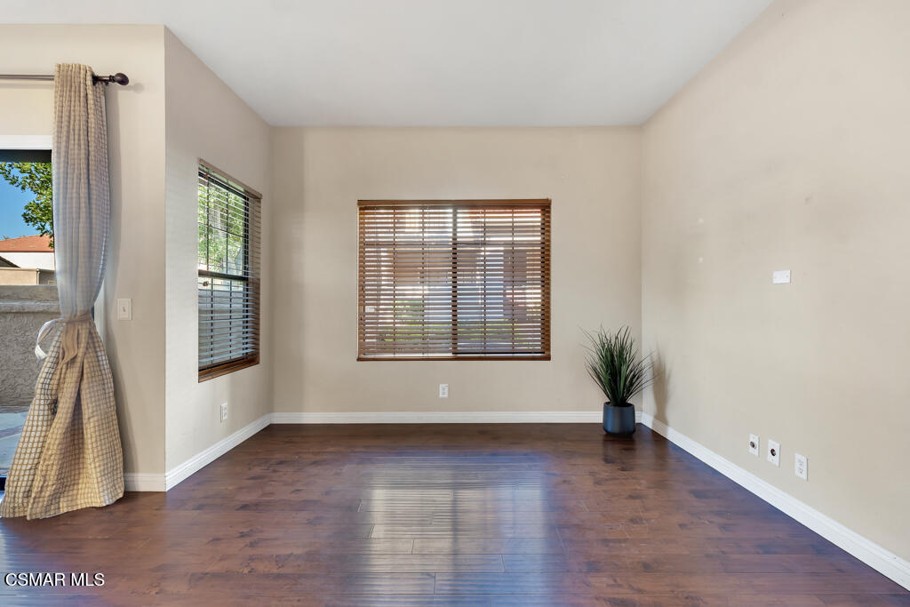 2327 Archwood Lane, Unit 124 Simi Valley, CA 93063 - Photo 6 of 37 2327 Archwood Ln 234 LIVING (3)