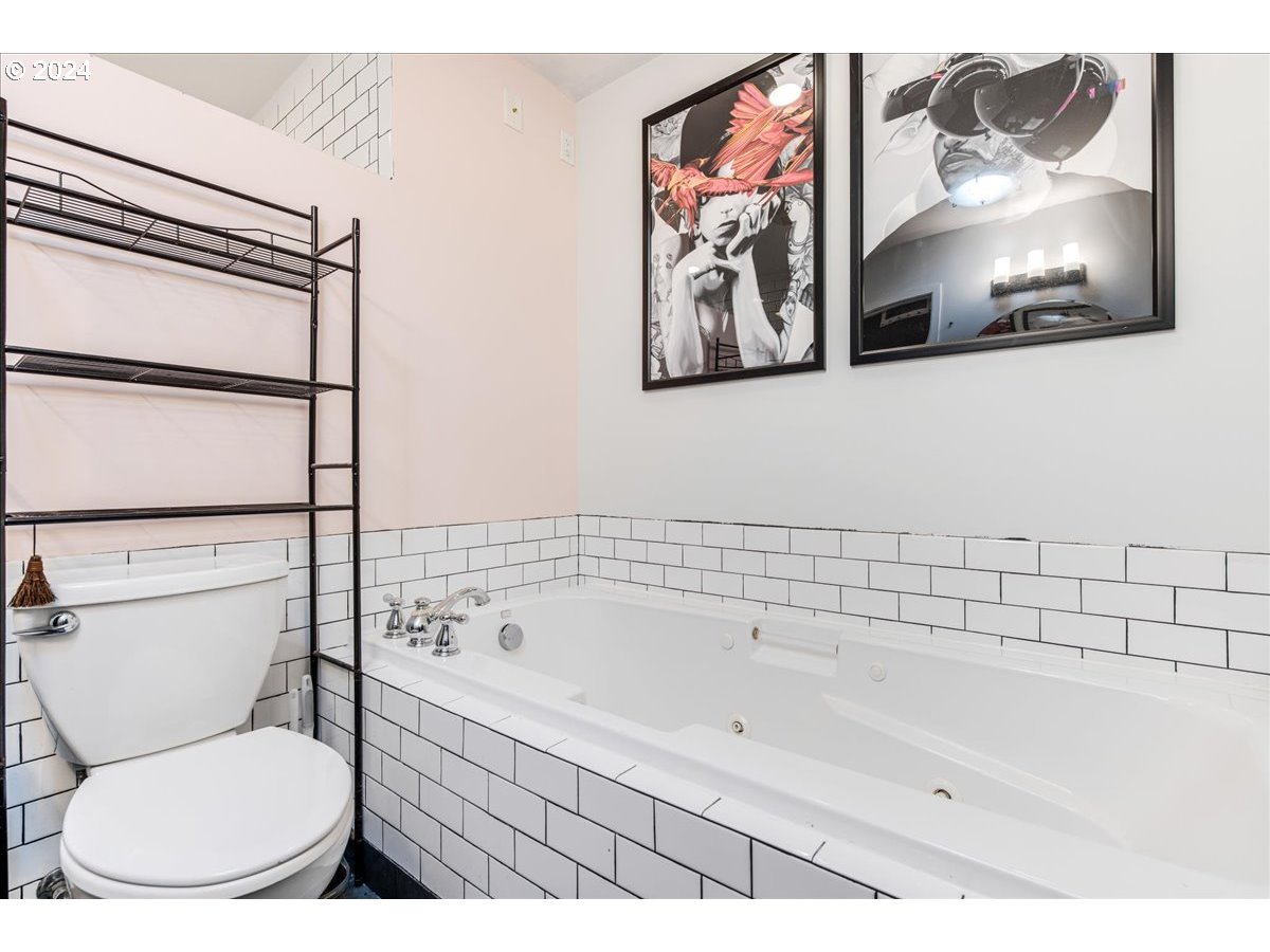 2675 Southwest Spring Garden Street Portland, OR 97219 - Photo 24 of 31 a bathroom with a toilet and a bathtub