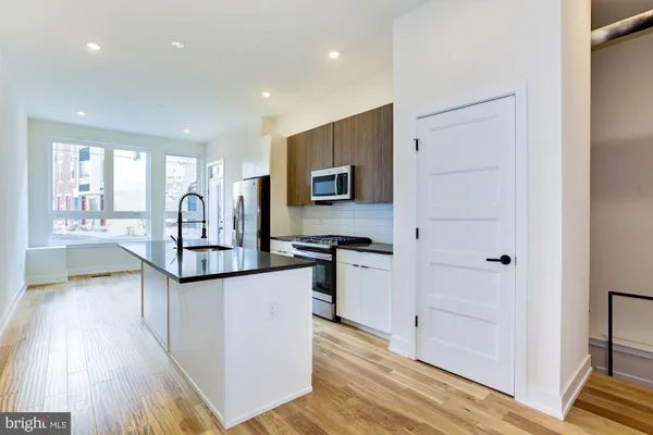 $2,300 | 2010 Amber Street, Unit 1, Philadelphia, PA 19122