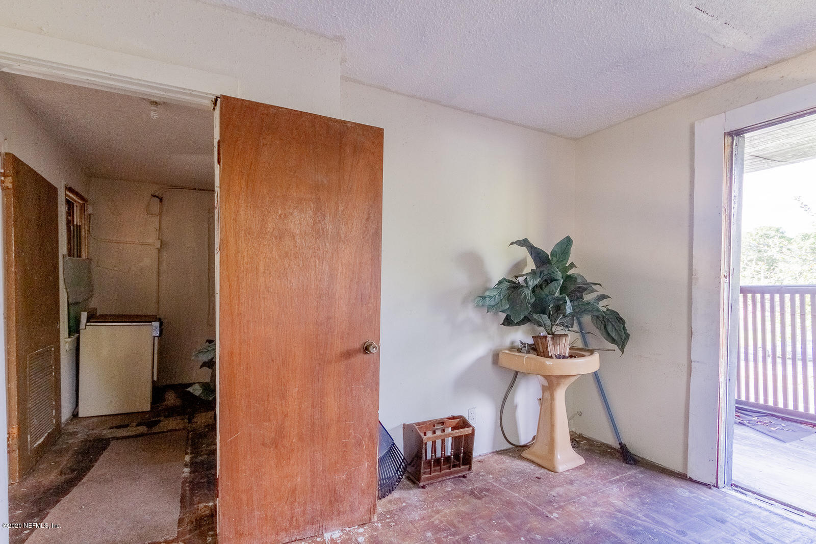 2905 Moncrief Road Jacksonville, FL 32209 - Photo 59 of 82 a room that has a plant and a chair in it