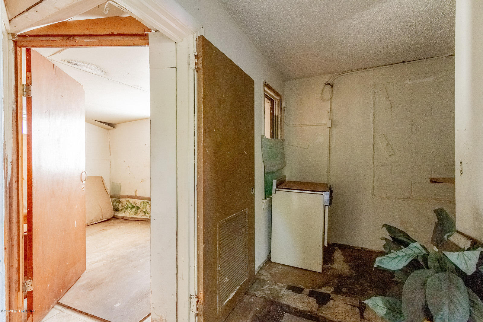 2905 Moncrief Road Jacksonville, FL 32209 - Photo 60 of 82 a bathroom with a shower and a sink