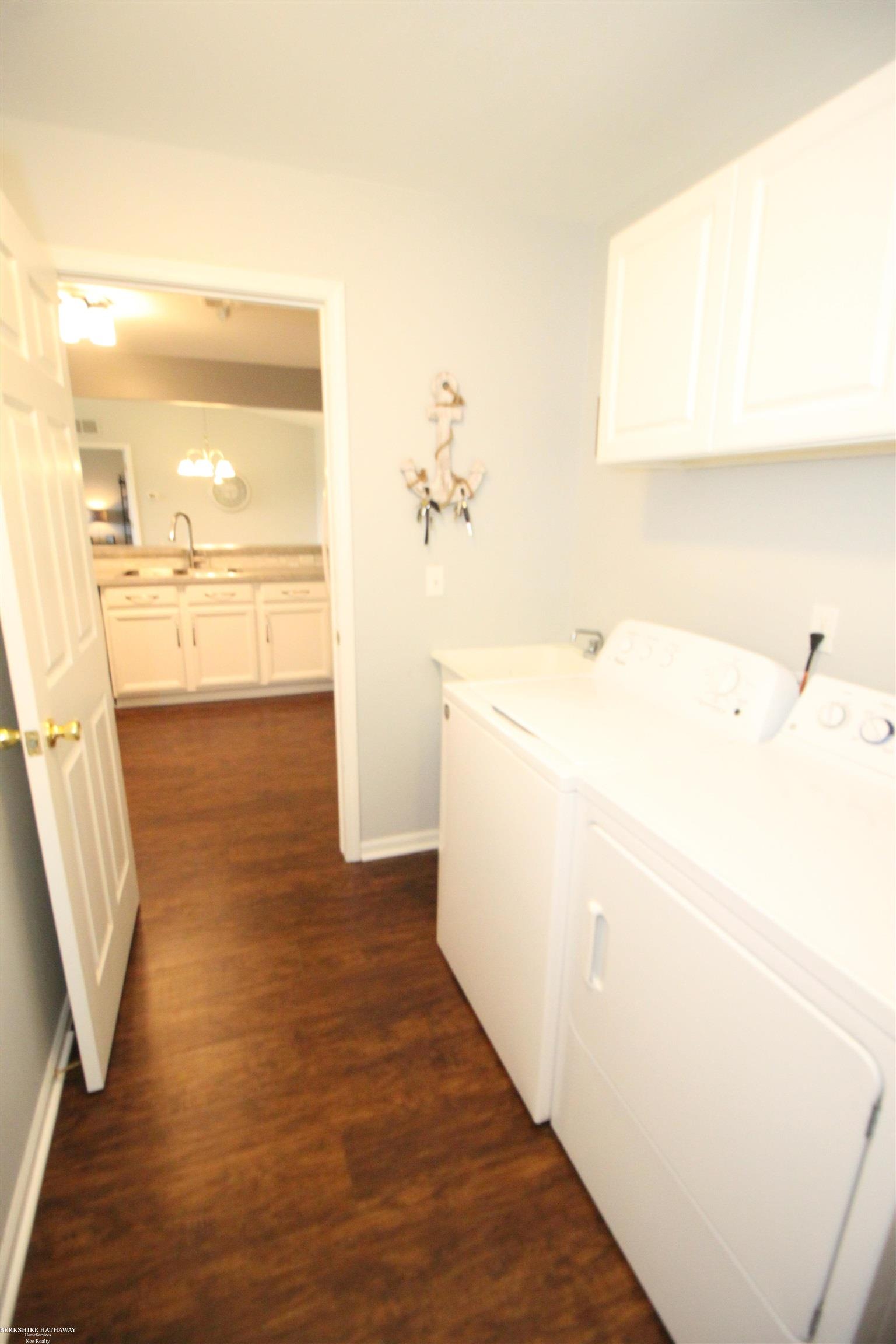 46033 Rhodes Drive Macomb, MI 48044 - Photo 36 of 41 50119672-35.JPG