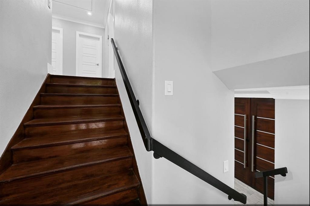12430 Pecan Court Houston, TX 77013 - Photo 5 of 10 a view of entryway
