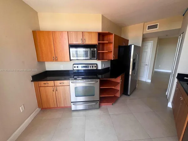 $3,200 | 2425 Southwest 27th Avenue, Unit 1004, Miami, FL 33145
