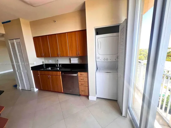 $3,200 | 2425 Southwest 27th Avenue, Unit 1004, Miami, FL 33145