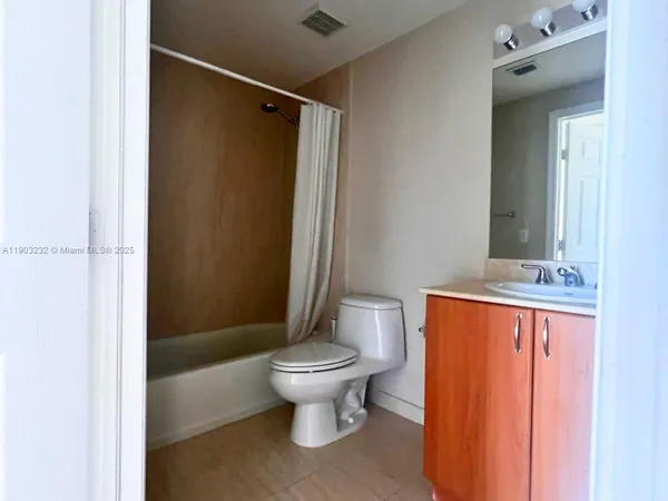 $3,200 | 2425 Southwest 27th Avenue, Unit 1004, Miami, FL 33145