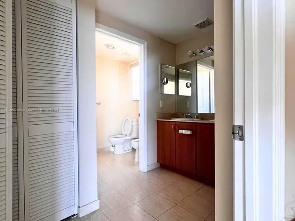 $3,200 | 2425 Southwest 27th Avenue, Unit 1004, Miami, FL 33145