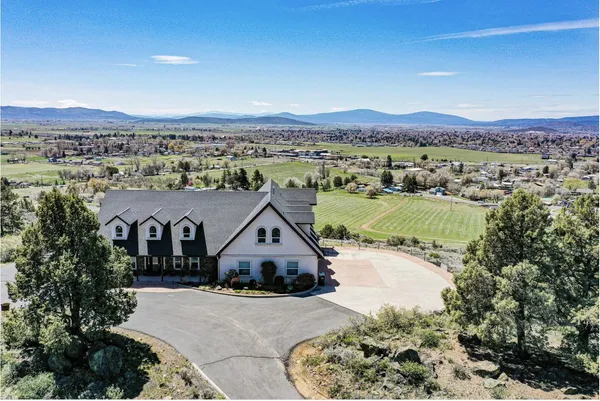 $739,000 | 8131 Markgraf Lane, Klamath Falls, OR 97603