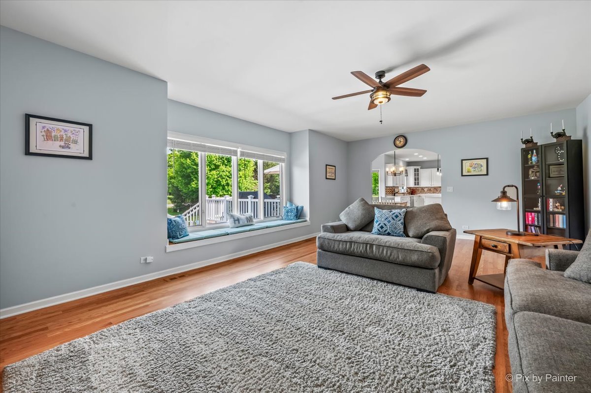 7104 Dove Way Cary, IL 60013 - Photo 15 of 82 a living room with furniture and a large window