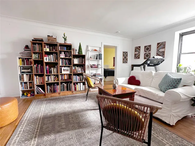 $358,000 | 17 North Chatsworth Avenue, Unit 2DE, Larchmont, NY 10538