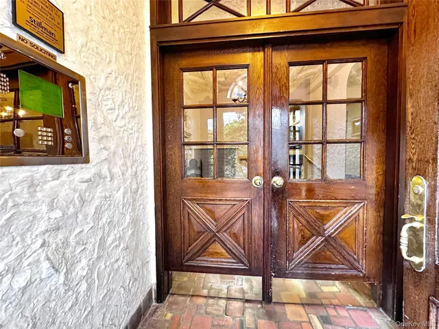 $358,000 | 17 North Chatsworth Avenue, Unit 2DE, Larchmont, NY 10538