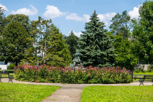 $358,000 | 17 North Chatsworth Avenue, Unit 2DE, Larchmont, NY 10538