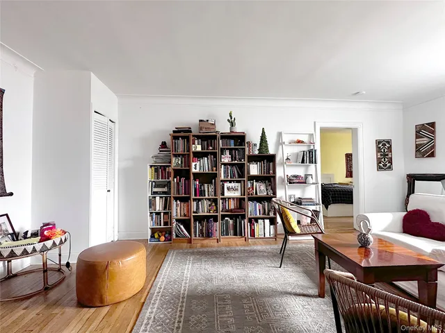 $358,000 | 17 North Chatsworth Avenue, Unit 2DE, Larchmont, NY 10538