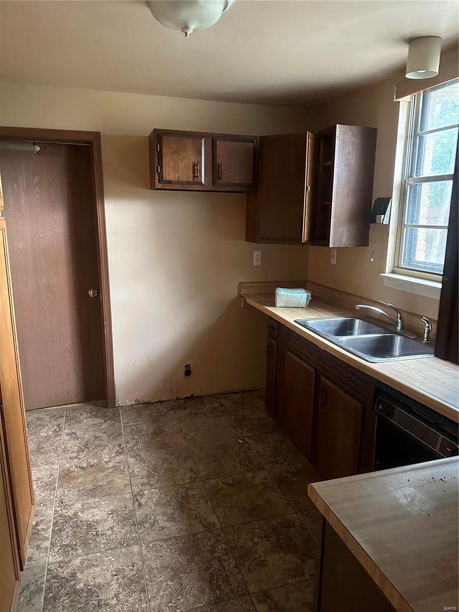 1407 Camp Jackson Road Cahokia, IL 62206 - Photo 16 of 70