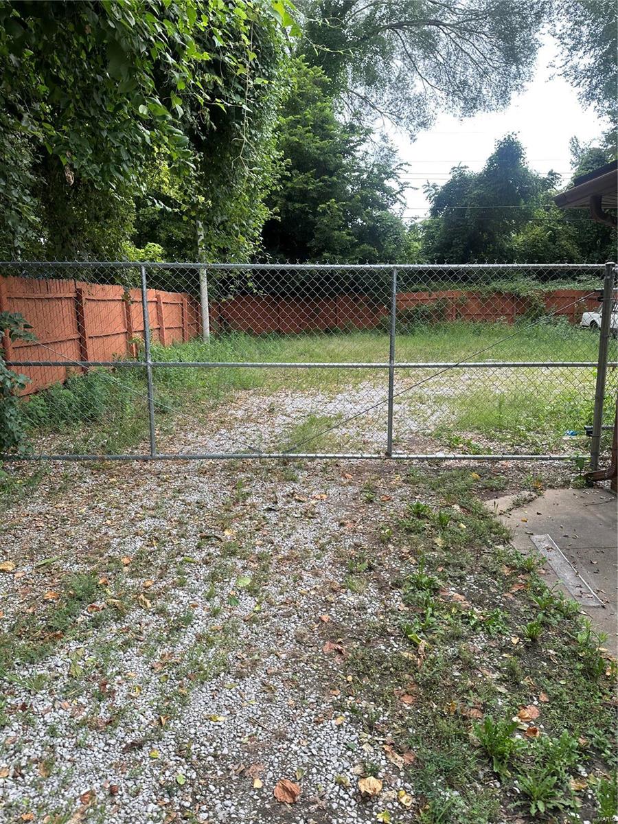 1407 Camp Jackson Road Cahokia, IL 62206 - Photo 8 of 70