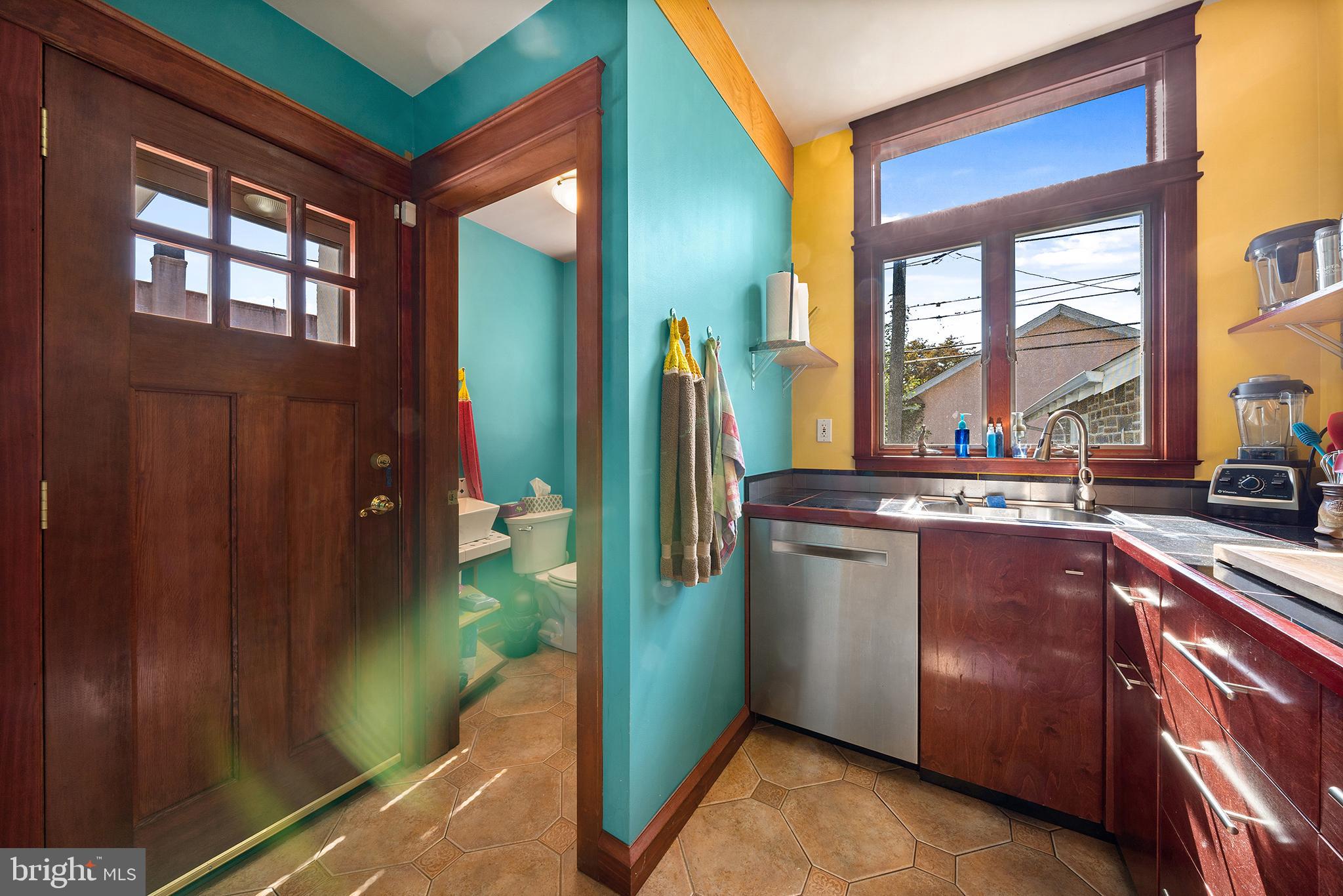 408 Broadview Road Upper Darby, PA 19082 - Photo 12 of 33