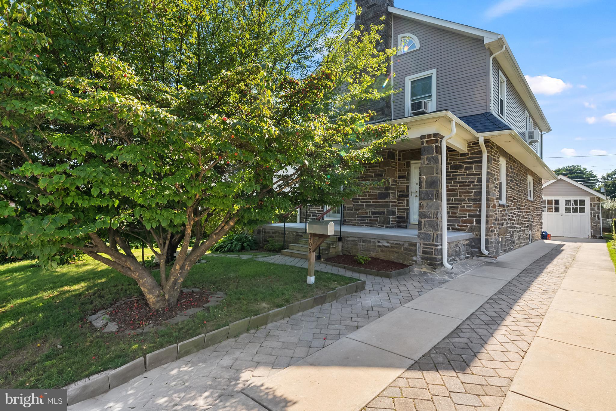 408 Broadview Road Upper Darby, PA 19082 - Photo 3 of 33