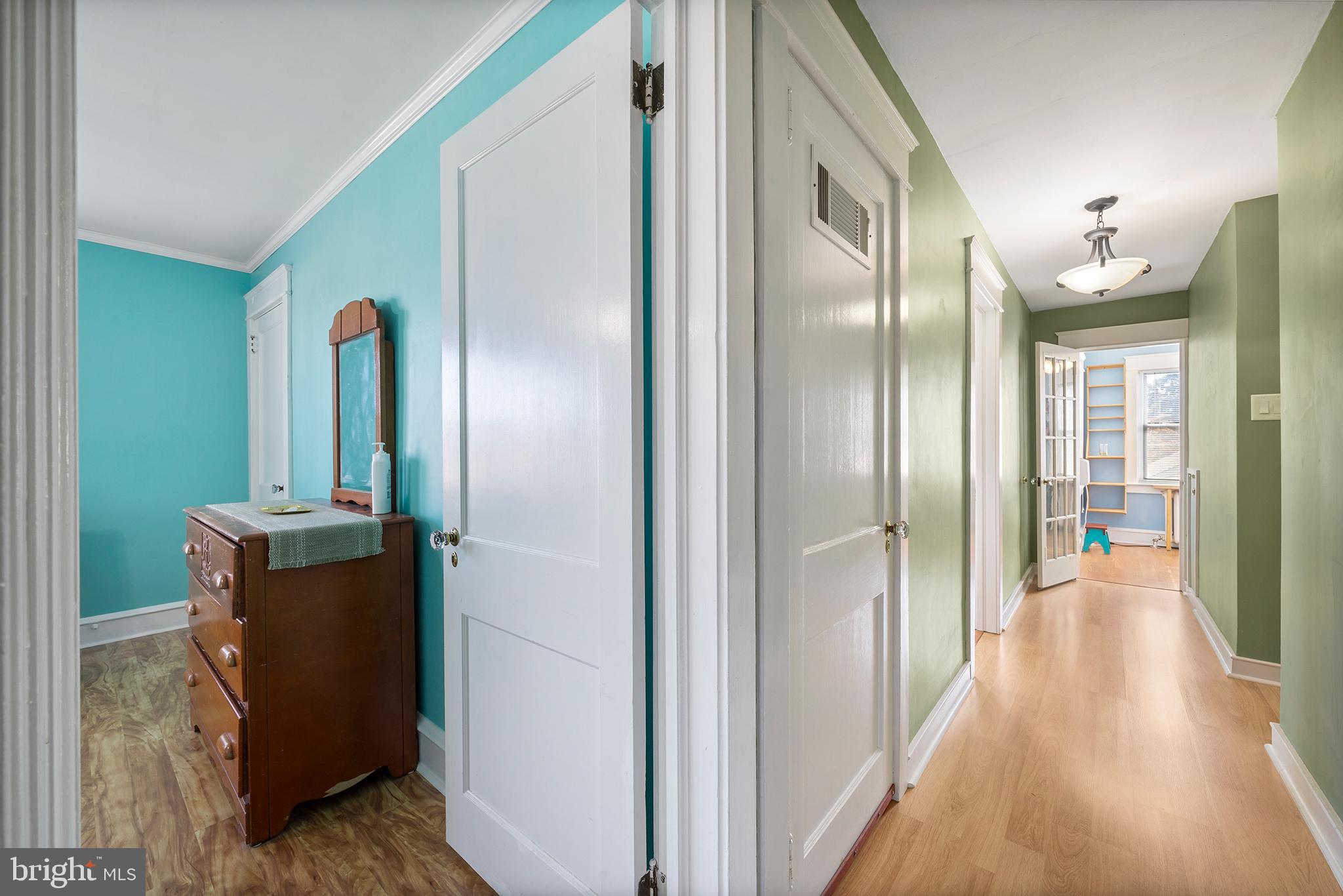 408 Broadview Road Upper Darby, PA 19082 - Photo 25 of 33