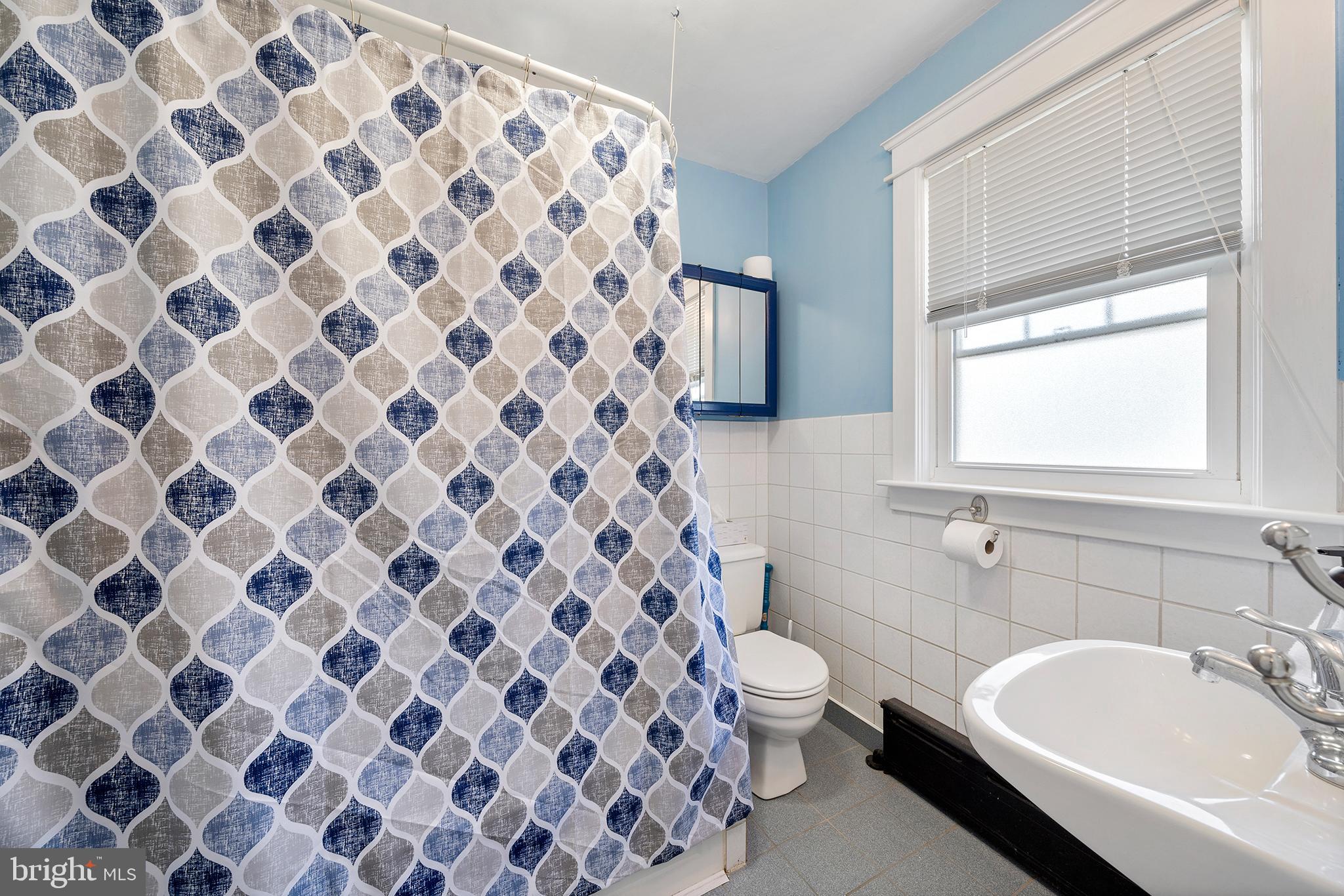408 Broadview Road Upper Darby, PA 19082 - Photo 30 of 33