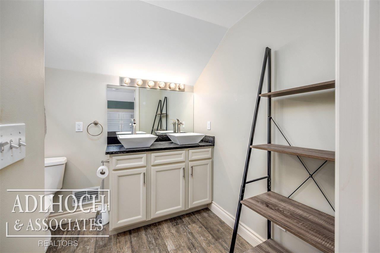 1777 Hampton Road Grosse Pointe, MI 48236 - Photo 13 of 26 50086314-13.JPG